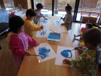 年少クラス 絵具を使って あすなろ幼稚園