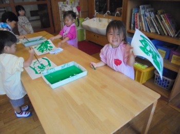 年少クラス 絵具を使って あすなろ幼稚園